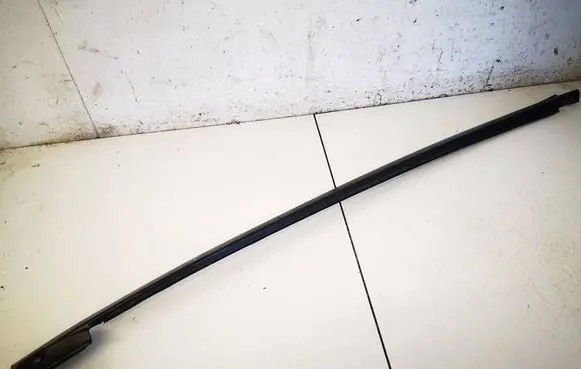 Honda CR-V Front door glass trim molding 73162SWA