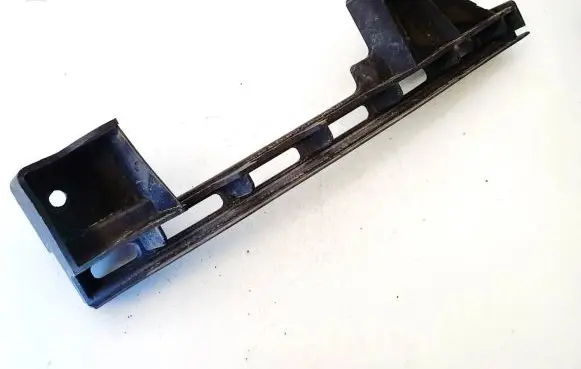 Front bumper mounting bracket