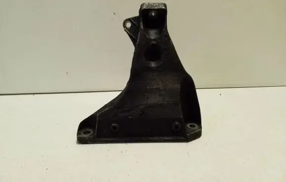 Volkswagen PASSAT B5.5 Engine mounting bracket 8D0199308AG