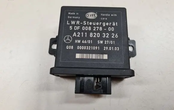 Mercedes-Benz E W211 Light module LCM A2118203226 5DF00827800