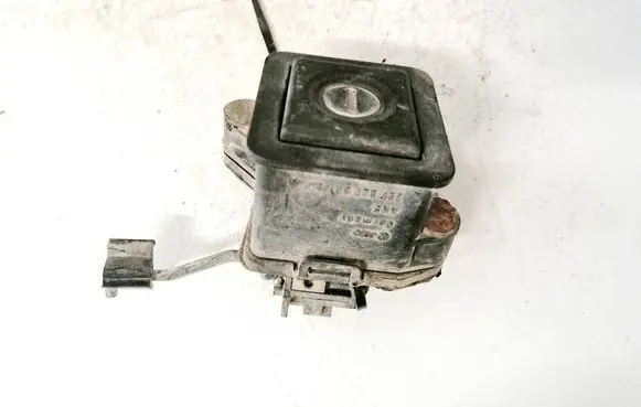 Volkswagen PASSAT B3 Tailgate exterior lock 357827571