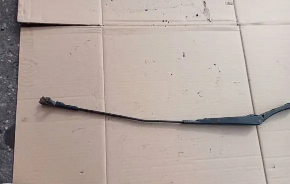 Volkswagen Golf V Front wiper blade arm 5M0955409A