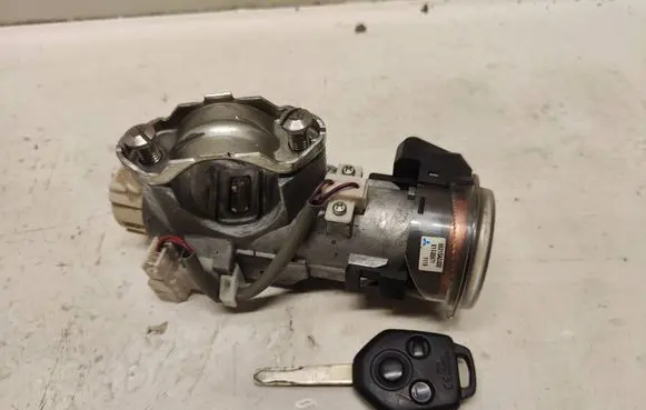 Subaru Forester SH Ignition lock 88215AG000 X1T25971