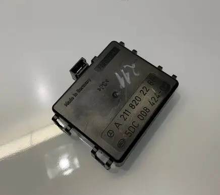 Mercedes-Benz E W211 Rain sensor A2118202285 73628102 5DC00842402