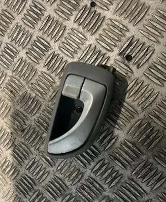 Hyundai Terracan Front door interior handle