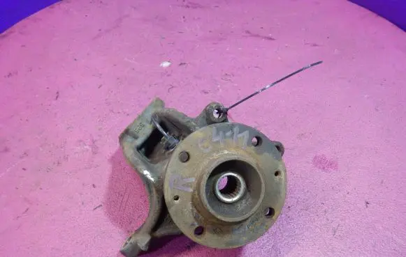 Peugeot 207 Front wheel hub spindle knuckle