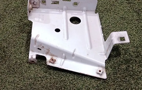 Fender mounting bracket