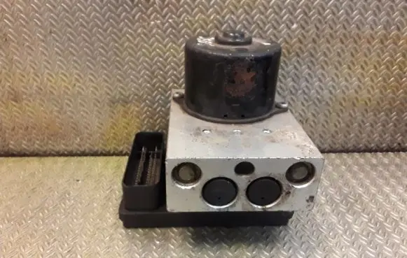 Mercedes-Benz C W203 ABS Pump 2034310812 2095452532