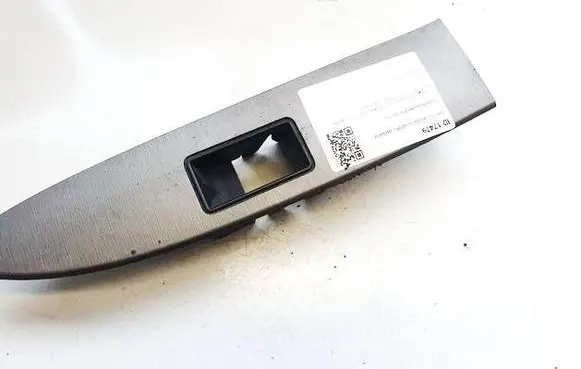 Toyota Avensis T270 Front door window switch trim 7427105040