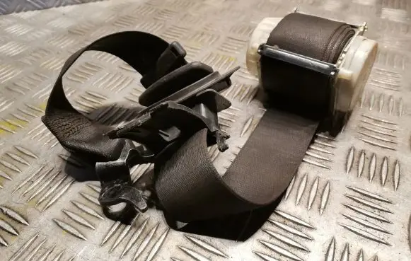 BMW 1 E81 E87 Front seatbelt 9117220