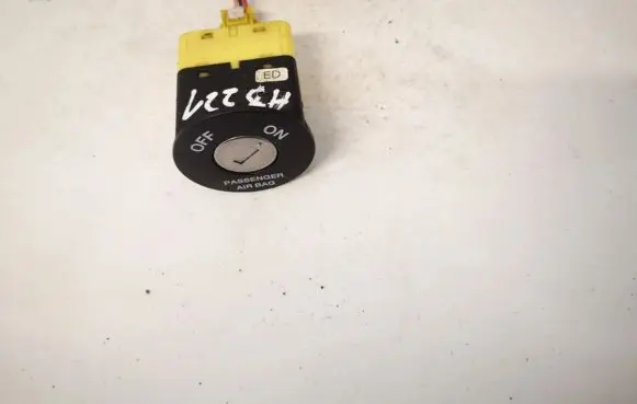 KIA Ceed Passenger airbag on/off switch 