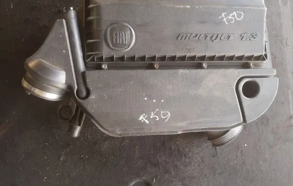 Fiat 500L Air filter box