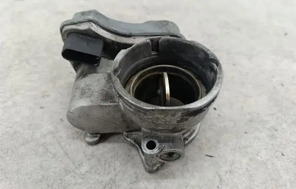 Volkswagen PASSAT B6 Throttle body valve 03G128063B