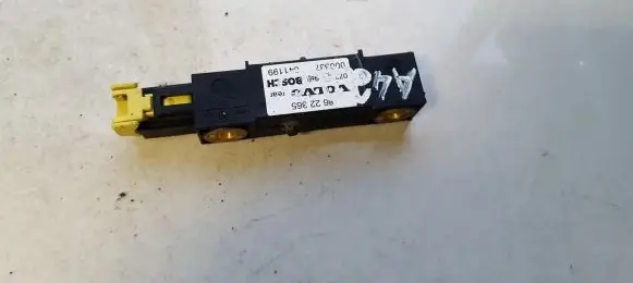 Volvo S80 Airbag deployment crash/impact sensor 8622365 041199