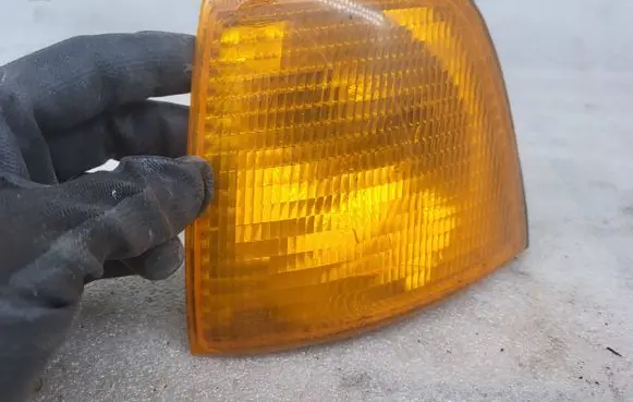 Audi 80 90 B3 Front indicator light 42750R6