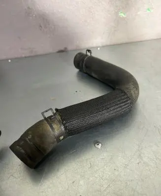 Coolant pipe/hose