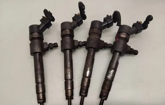 Opel Vectra C Fuel injectors set 0445110165