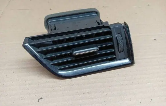 Skoda Octavia Mk3 (5E) Dashboard side air vent grill/cover trim 5E0819702D 2016013