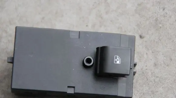 Opel Astra J Tailgate/trunk/boot open switch 