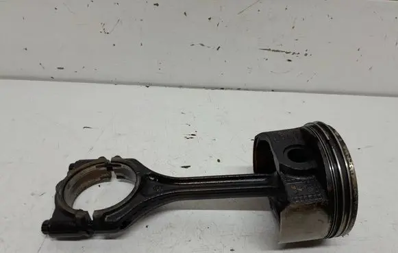 Mitsubishi Outlander Piston with connecting rod 
