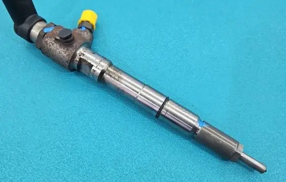 Volkswagen Touran I Fuel injector 03L130277B IMPRK1588877