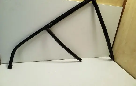 Volvo XC40 Rubber seal rear door window/glass 32237974