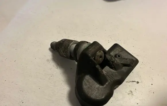 BMW 5 F10 F11 Tire pressure sensor 6874830