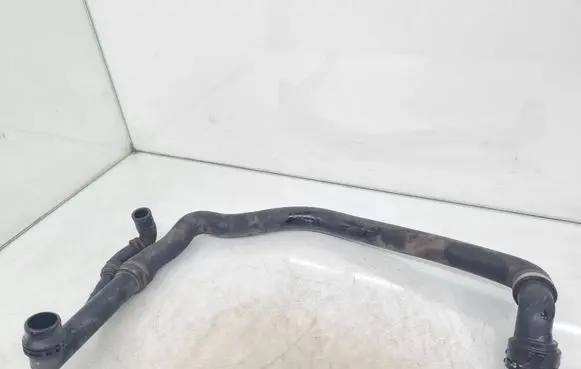 Engine coolant pipe/hose