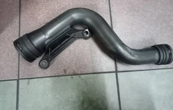 Volkswagen PASSAT B6 Intercooler hose/pipe 1K0145762C
