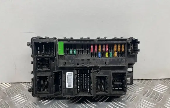 Ford Fusion II Fuse module DG9T15604DL DG9T15604