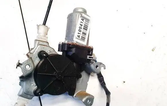 Nissan Almera Tino Front door window regulator motor 400699