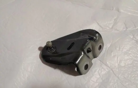 BMW X7 G07 Fender mounting bracket 74707947470794