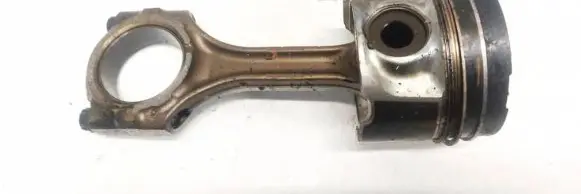 Toyota Avensis T250 Piston with connecting rod 36L78 W151