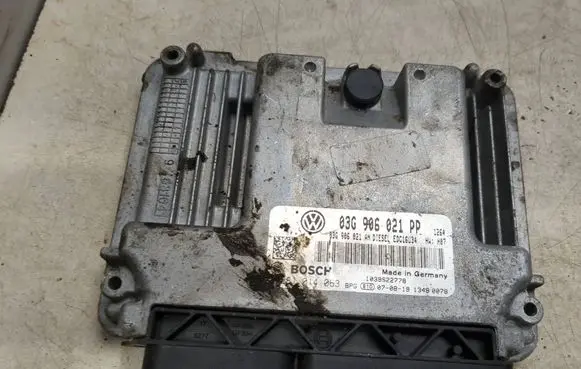 Volkswagen Touran I Engine control unit/module 03G906021PP 03G906021AN 0281014063