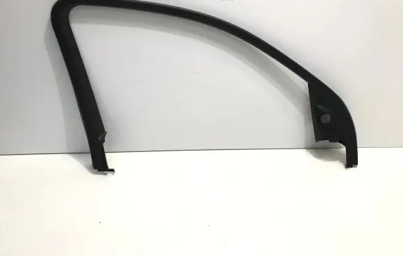 Mercedes-Benz GLE W167 Front door window/glass frame A1677203105