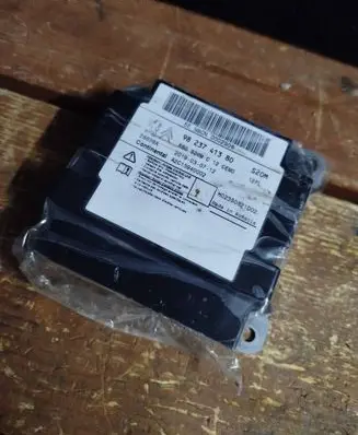 Peugeot 208 Airbag control unit/module 9823741380