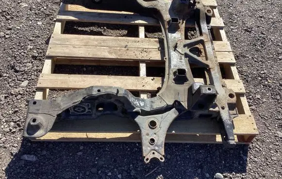 Mercedes-Benz B W245 Front subframe A1695200687 0607701401