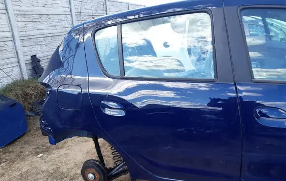 Dacia Sandero Rear door