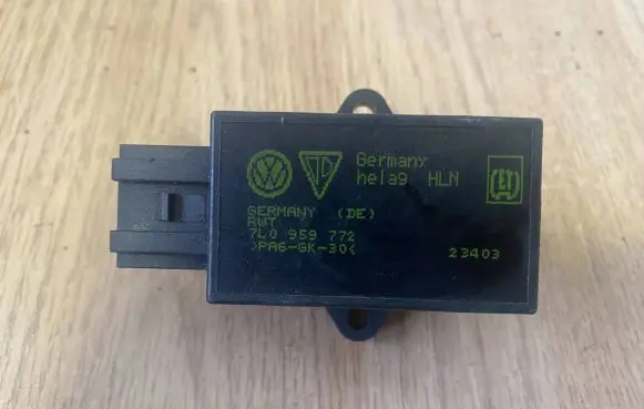 Volkswagen Touran I Seat heating relay 7L0959772