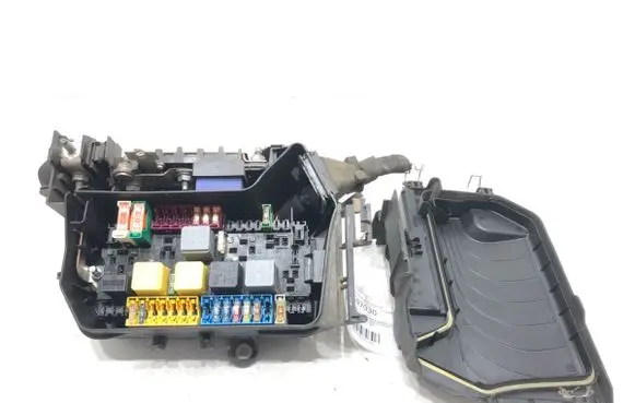 Mercedes-Benz B W246 W242 Fuse box set A2465400182