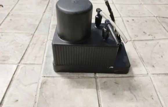 Mercedes-Benz C W203 Vacuum pump 2038000048 0132006365