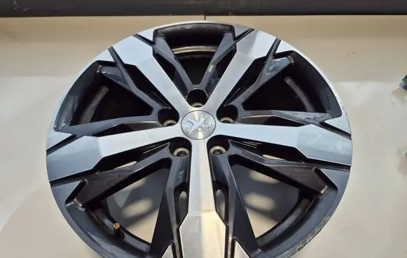 Peugeot 3008 III R18 alloy rim 9811635077