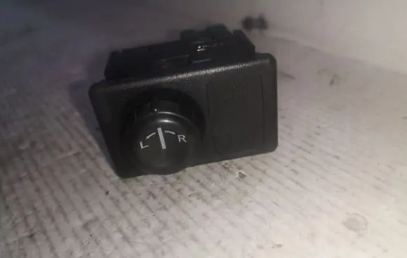Nissan Primera Wing mirror switch
