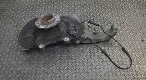 BMW 6 F12 F13 Front wheel hub 6853859