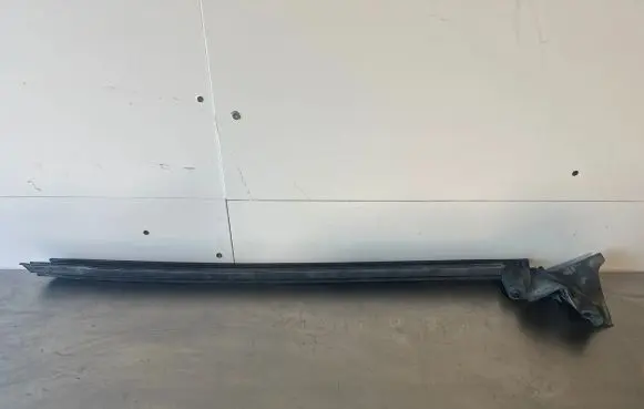 Mercedes-Benz CLA C117 X117 W117 Rubber seal front coupe door window A1177250265
