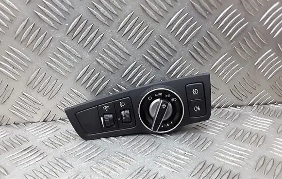 Hyundai i40 Light switch 933003Z950