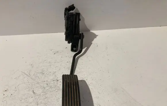 Volvo S40, V40 Accelerator throttle pedal 30865642 6PV00830100 M865642