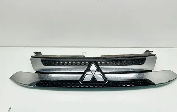 Mitsubishi Outlander Front bumper upper radiator grill 7450B304