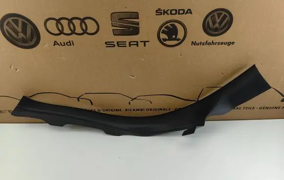 Audi A5 8T 8F Rear sill trim cover 8T8867767A