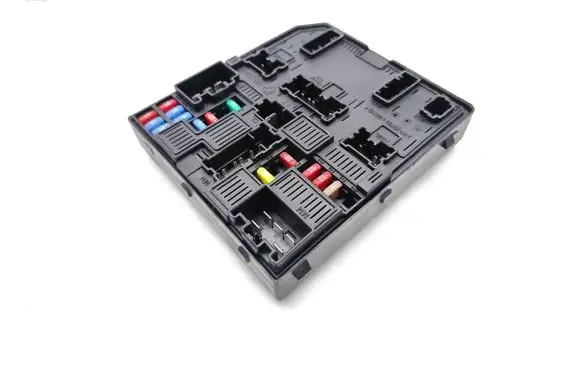 Nissan Qashqai Fuse module 284B7-5NAA1A 5CH811F03